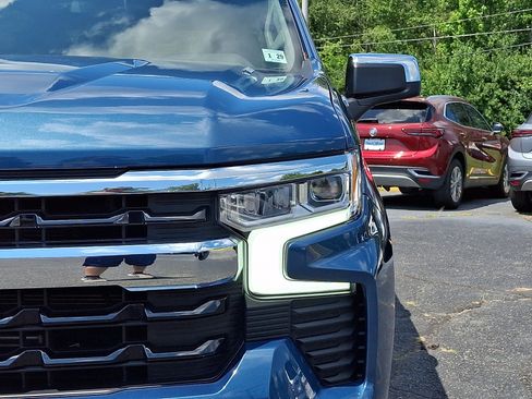 Used 2024 Chevrolet Silverado 1500 LT AWD/4WD image 10