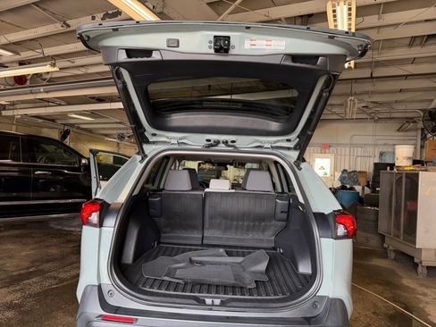 Used 2021 Toyota RAV4 XLE w/ Convenience Package AWD/4WD image 15