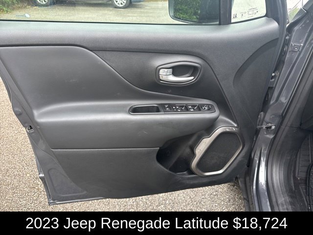Used 2023 Jeep Renegade Latitude AWD/4WD image 14