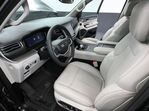 Used 2024 Jeep Wagoneer L Series II w/ Premium Group I image 24