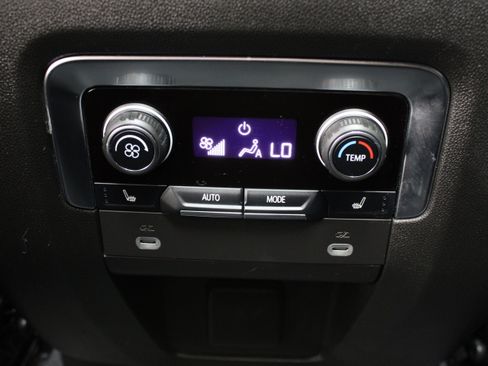 Used 2023 Chevrolet Tahoe Z71 w/ Luxury Package AWD/4WD image 32