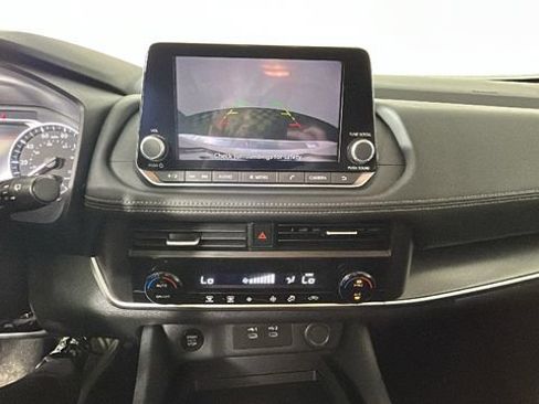 Used 2024 Nissan Rogue SV AWD/4WD image 24