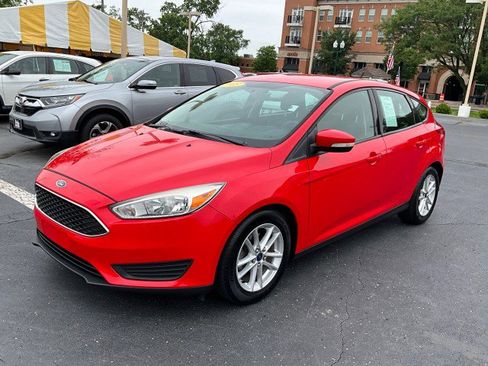 Used 2015 Ford Focus SE FWD image 2