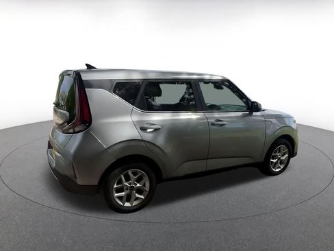 Used 2025 Kia Soul LX w/ LX Technology Package FWD image 12