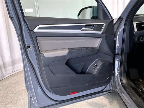 Used 2022 Volkswagen Atlas Cross Sport SEL R-Line AWD/4WD image 21