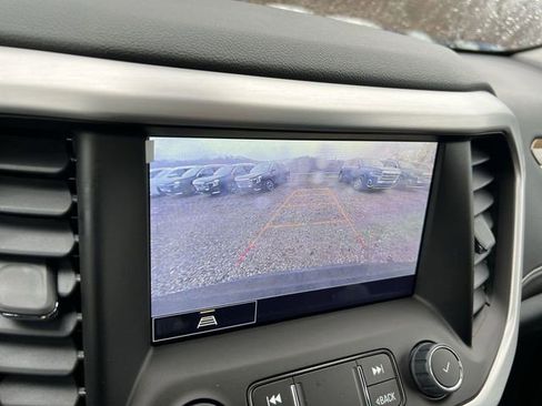 Certified 2023 GMC Acadia SLE w/ Driver Convenience Package image 13