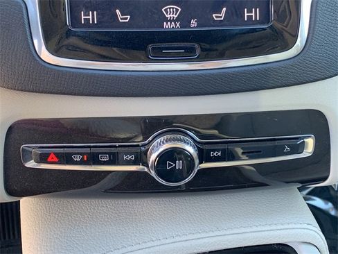 Used 2018 Volvo XC90 T6 Momentum w/ Convenience Package image 33