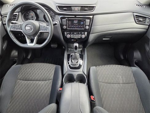 Used 2018 Nissan Rogue SV image 17