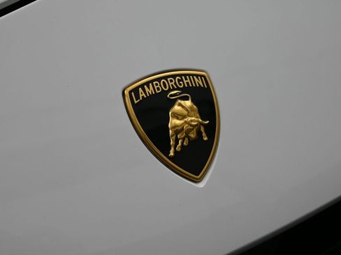 Used 2024 Lamborghini Urus S image 13