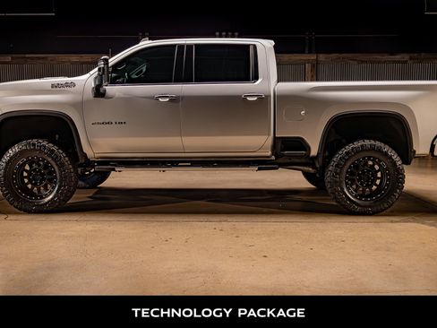 Used 2022 Chevrolet Silverado 2500 High Country w/ Technology Package image 6