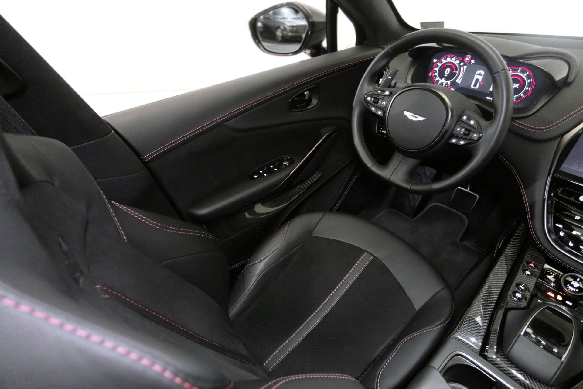 Used 2023 Aston Martin DBX 707 AWD/4WD image 3