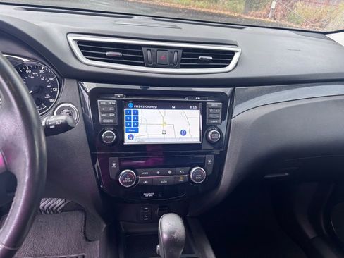 Used 2016 Nissan Rogue SL image 24