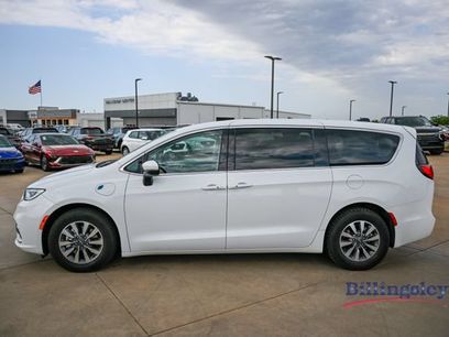 Used 2023 Chrysler Pacifica Touring-L