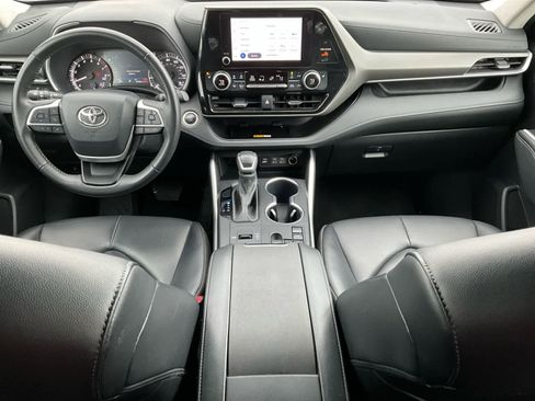 Used 2024 Toyota Highlander XLE image 15