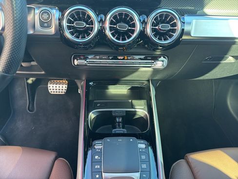 Used 2023 Mercedes-Benz GLB 35 AMG 4MATIC image 40