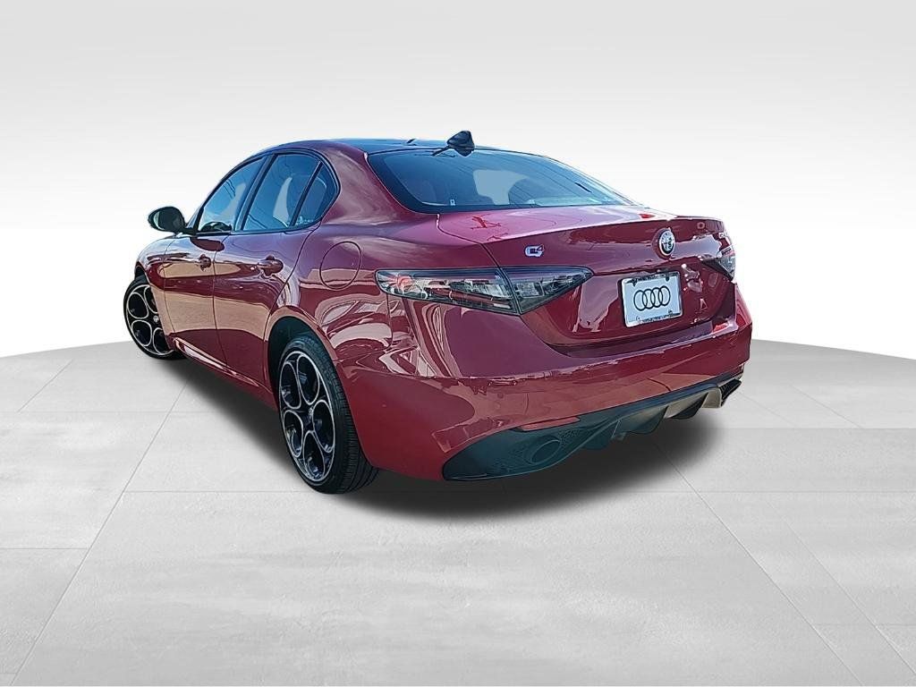 Used 2024 Alfa Romeo Giulia Veloce AWD/4WD image 4