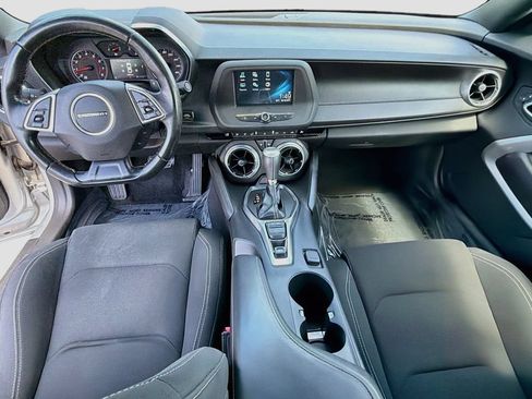 Used 2018 Chevrolet Camaro LT RWD image 15