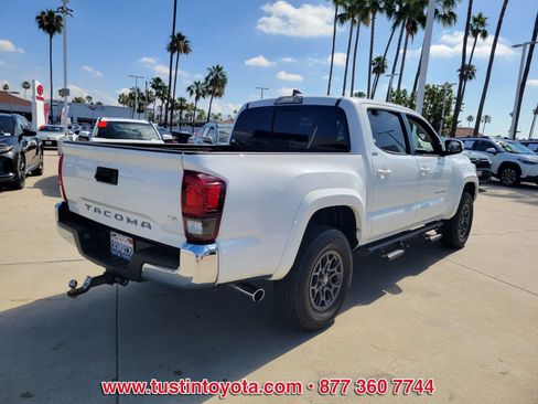 Certified 2018 Toyota Tacoma SR5 image 4
