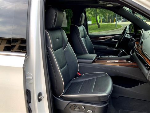 Used 2021 Cadillac Escalade ESV Premium Luxury w/ Driver Assist Tech Package AWD/4WD image 6