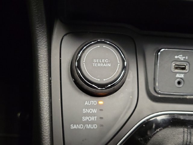 Used 2021 Jeep Cherokee Limited AWD/4WD image 26