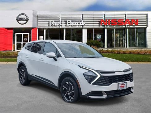 Used 2024 Kia Sportage LX image 2