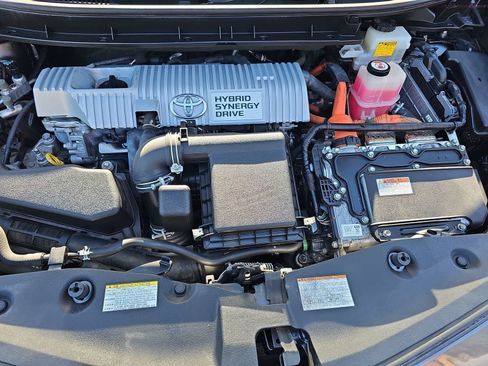 Used 2017 Toyota Prius V Four w/ Carpet Mat Package FWD image 31