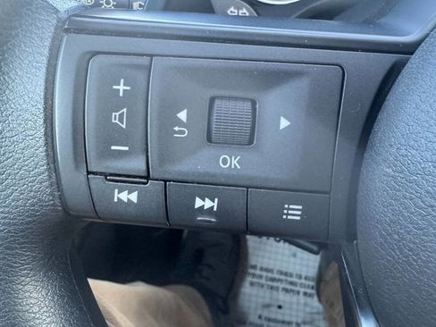 Used 2023 Nissan Rogue S image 19