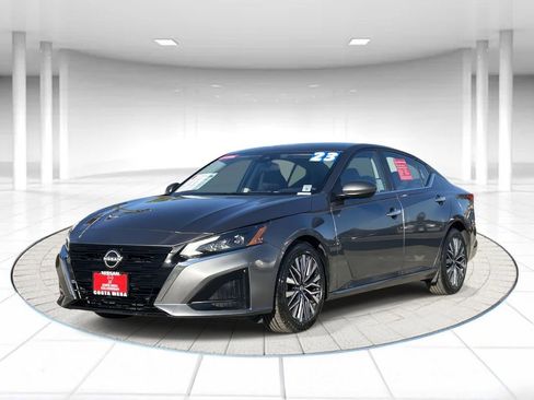 Used 2023 Nissan Altima 2.5 SV image 1
