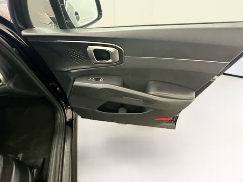 Used 2024 Kia Sorento S AWD/4WD image 32
