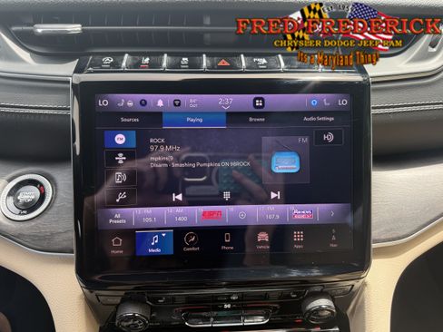 Used 2025 Jeep Grand Cherokee Limited AWD/4WD image 10
