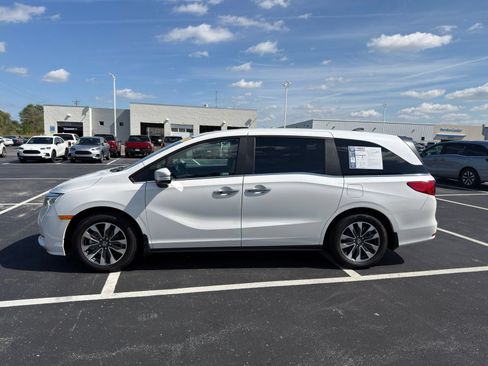 Used 2024 Honda Odyssey EX-L image 3