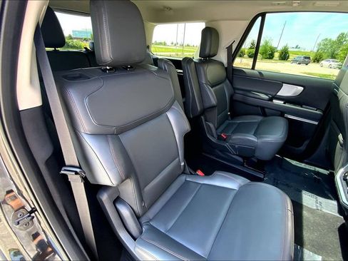 Used 2025 Ford Expedition Active AWD/4WD image 26