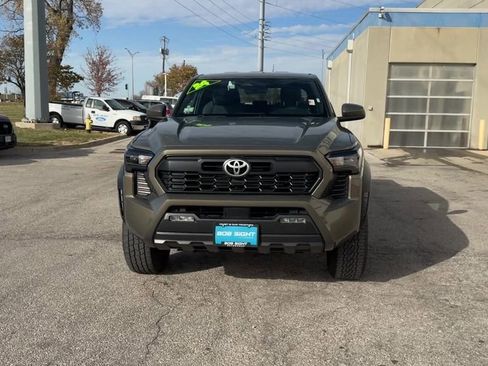 Used 2024 Toyota Tacoma 4x4 Double Cab image 31