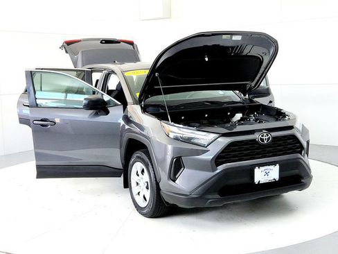 Used 2024 Toyota RAV4 LE AWD/4WD image 9