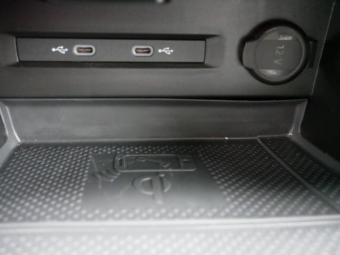 Used 2024 Volkswagen Taos SEL image 30