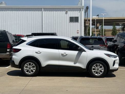 Used 2023 Ford Escape Active FWD image 3
