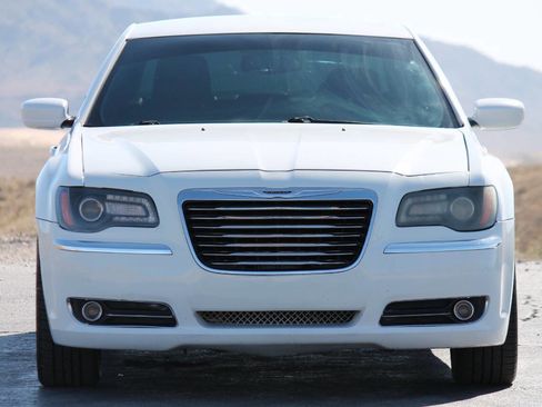 Used 2013 Chrysler 300 S RWD image 3