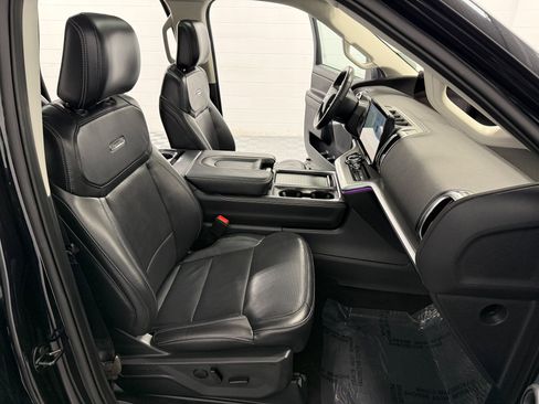 Used 2025 Ford Expedition Max Platinum AWD/4WD image 18