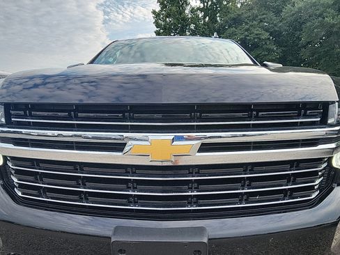 Used 2024 Chevrolet Suburban LT AWD/4WD image 11