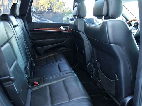 Used 2013 Jeep Grand Cherokee Overland RWD image 16