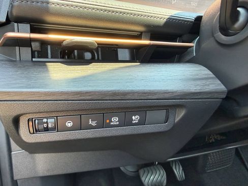Used 2024 Nissan Ariya FWD image 31