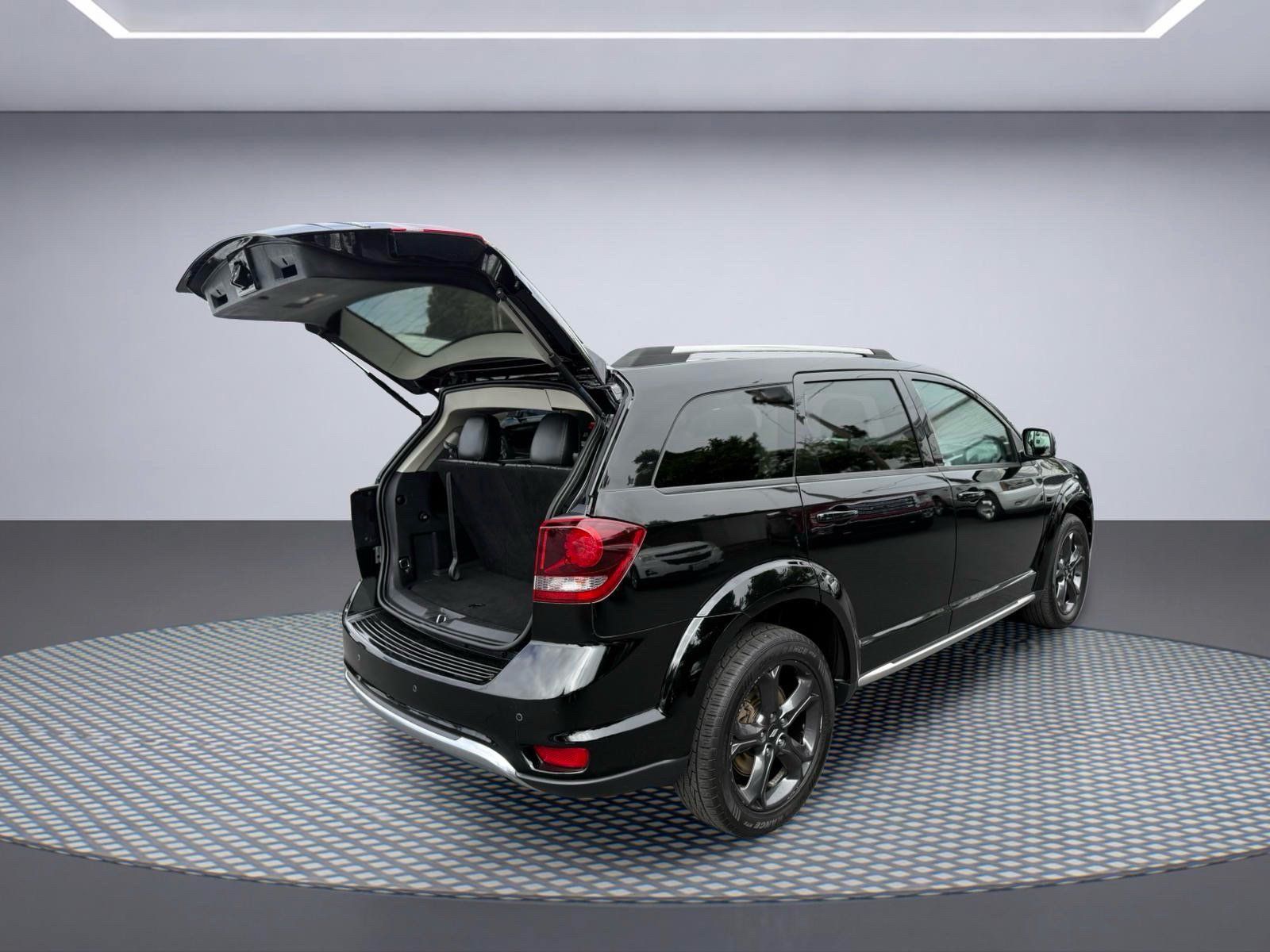 Used 2020 Dodge Journey Crossroad FWD image 9