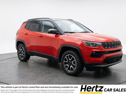 Used 2025 Jeep Compass Trailhawk AWD/4WD image 1