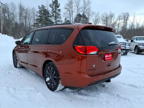 Used 2018 Chrysler Pacifica Touring-L Plus image 3