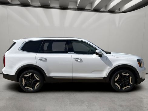 Used 2025 Kia Telluride S image 6