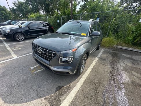Certified 2024 Hyundai Venue SEL FWD image 3