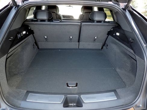 New 2026 Cadillac Lyriq Premium Luxury image 14