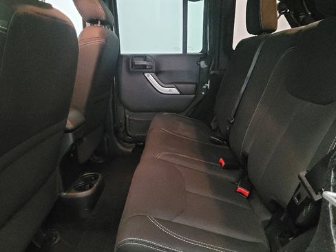 Used 2016 Jeep Wrangler Unlimited Sahara w/ Connectivity Group image 18