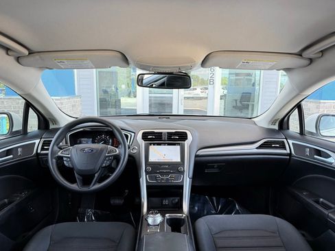 Used 2019 Ford Fusion SE FWD image 22