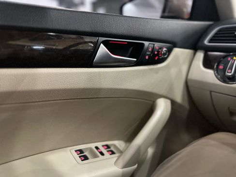 Used 2015 Volkswagen Passat 3.6 SEL Premium image 25